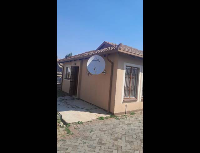 2 BEDROOM PROPERTY TO RENT IN ROSSLYN